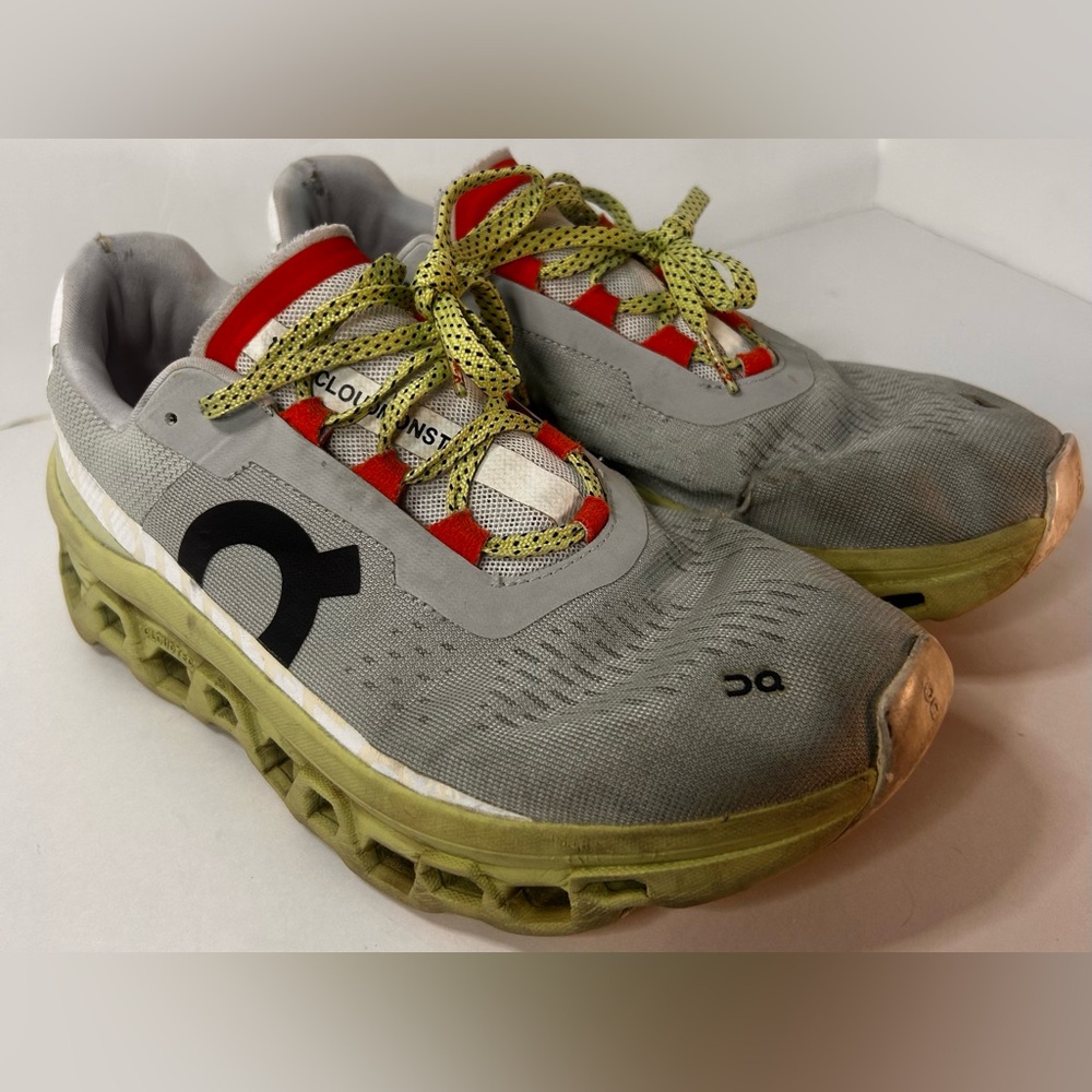 OC OnCloud Womens Helion Sneakers, W9. Plenty Of Wear. See Photos. As Is.